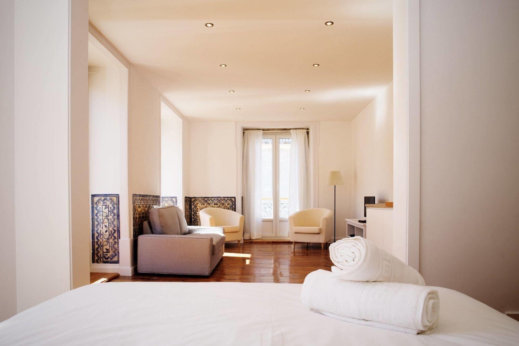Gs Chiado Boutique Studios & Suites Lisbon Bagian luar foto