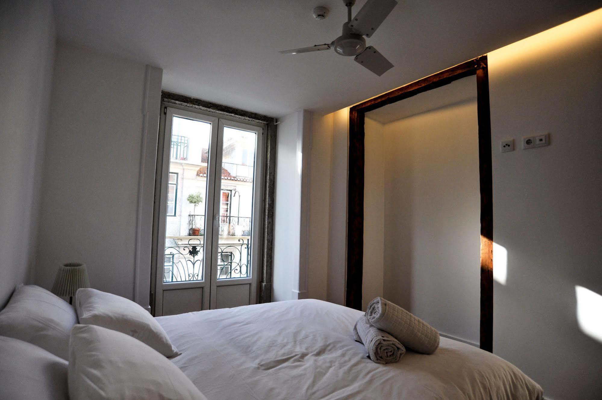 Gs Chiado Boutique Studios & Suites Lisbon Bagian luar foto