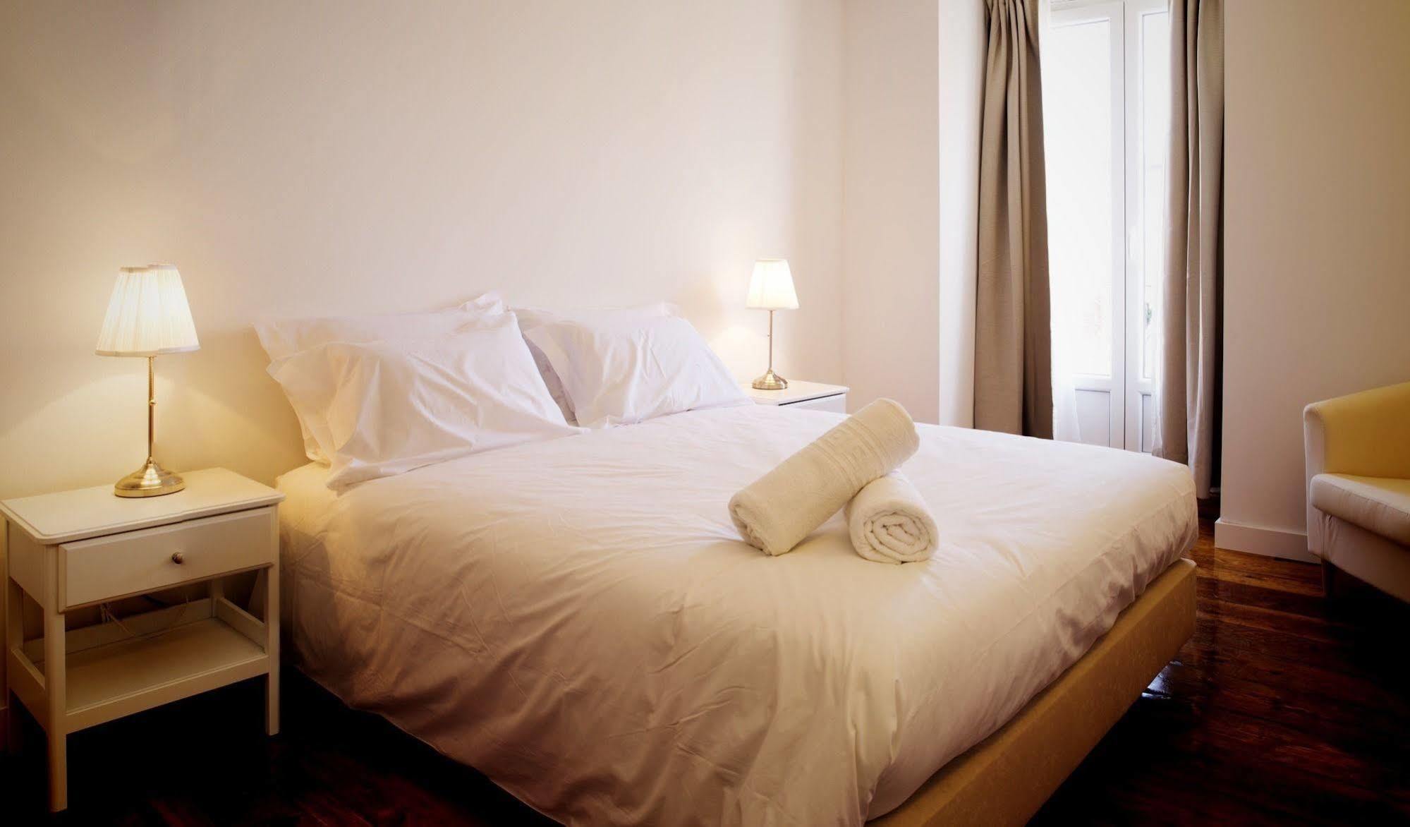 Gs Chiado Boutique Studios & Suites Lisbon Bagian luar foto